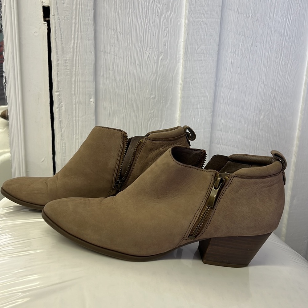 Franco Sarto tan leather booties w/ wooden heel